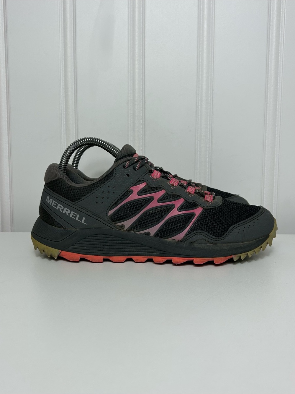 Merrell wildwood gore Tex Women's Black grey Pink lace Trail Hiker women’s 8